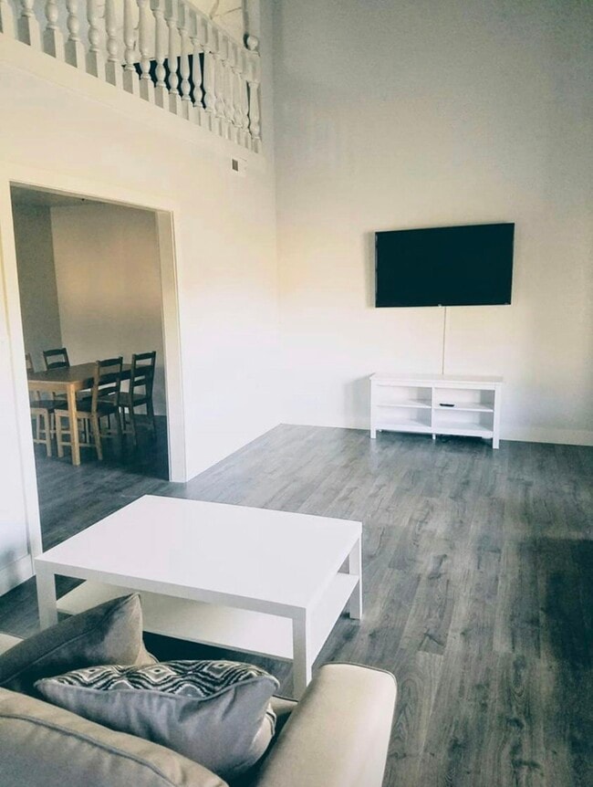 Building Photo - 613 N 1100 West St