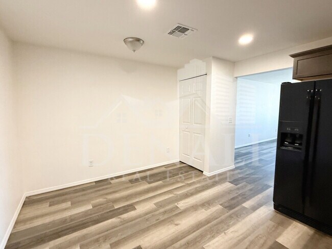 Building Photo - 2027 N 66th Dr