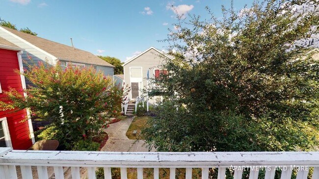 Building Photo - 328 Trestle Tree