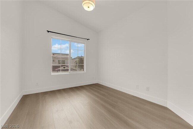 Building Photo - 1529 Tillman Falls Ave