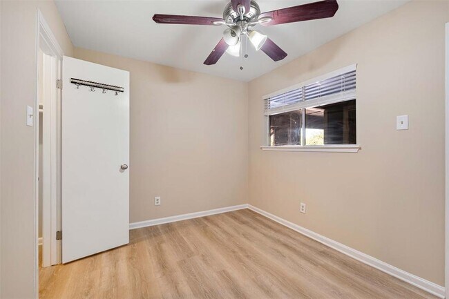 Building Photo - 1840 Burton Dr