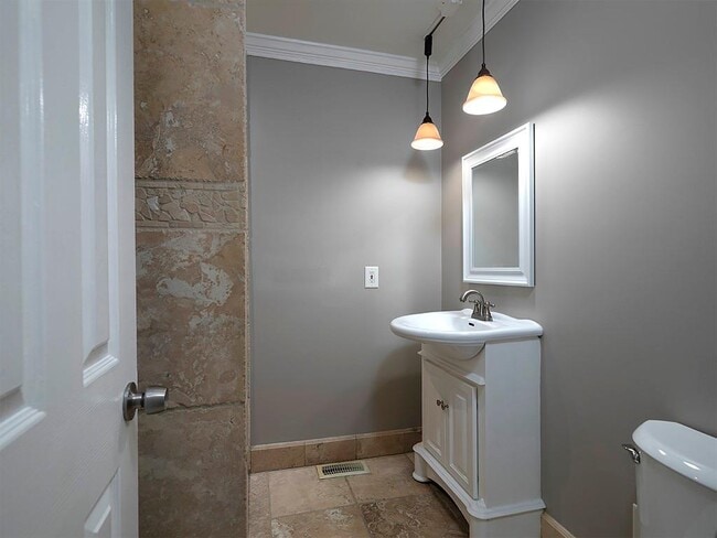 Building Photo - 581 Autumn Ln