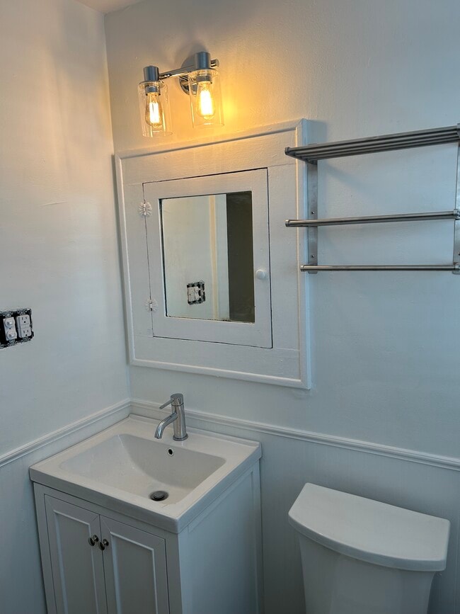 Building Photo - 5107 N College Ave