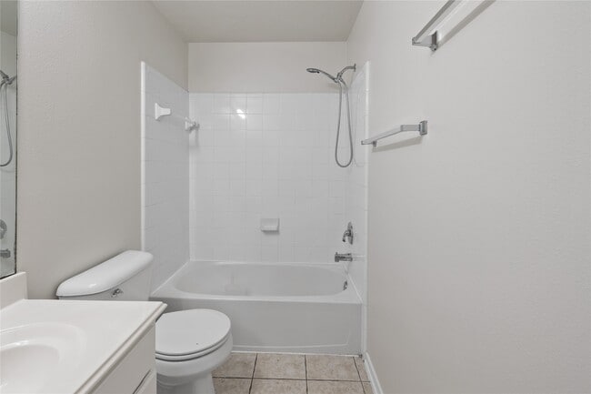 Building Photo - 107 W Burberry Cir
