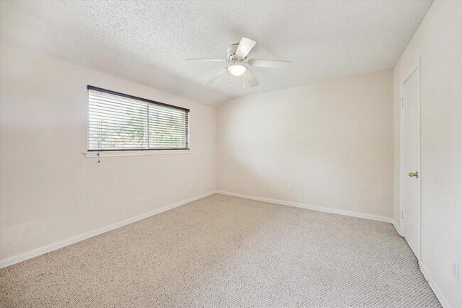 Building Photo - 10607 Longmont Dr