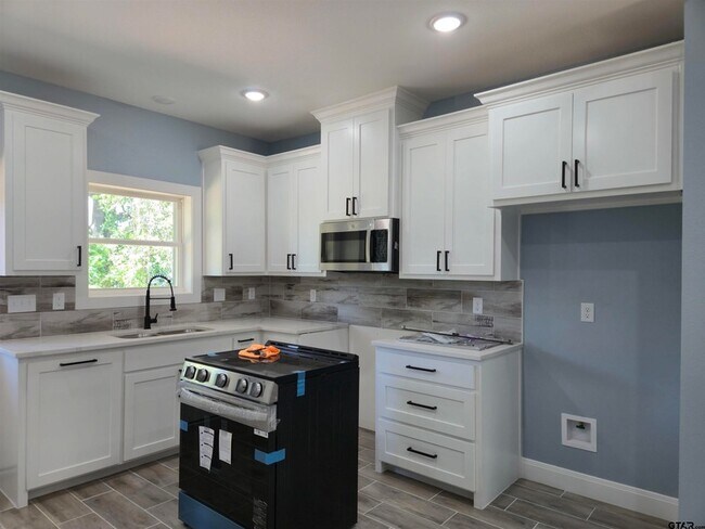 Building Photo - 8129 Cr 485