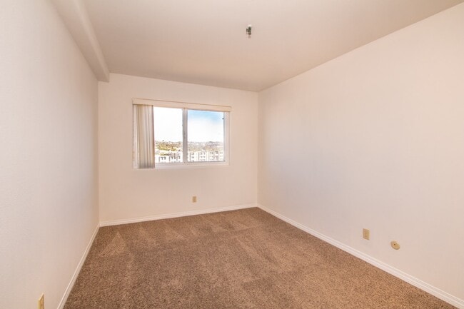 Building Photo - 4015 Crown Point Dr