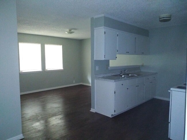 Building Photo - 518 Cypress St