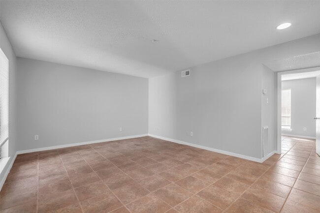 Building Photo - 7655 S Braeswood Blvd