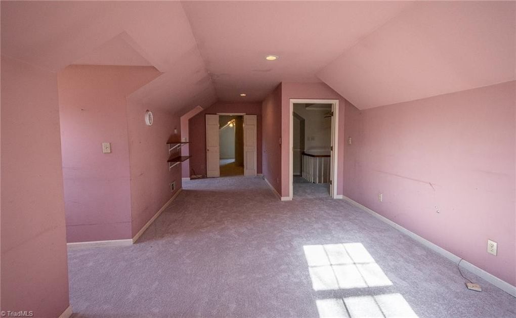 Building Photo - 208 Tremont Dr