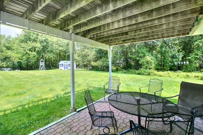 Building Photo - 287 Greens Farms Rd