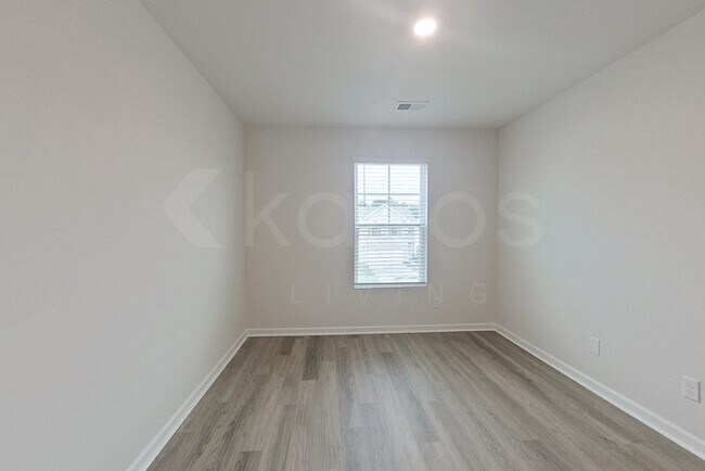 Building Photo - 107 Inez Ave
