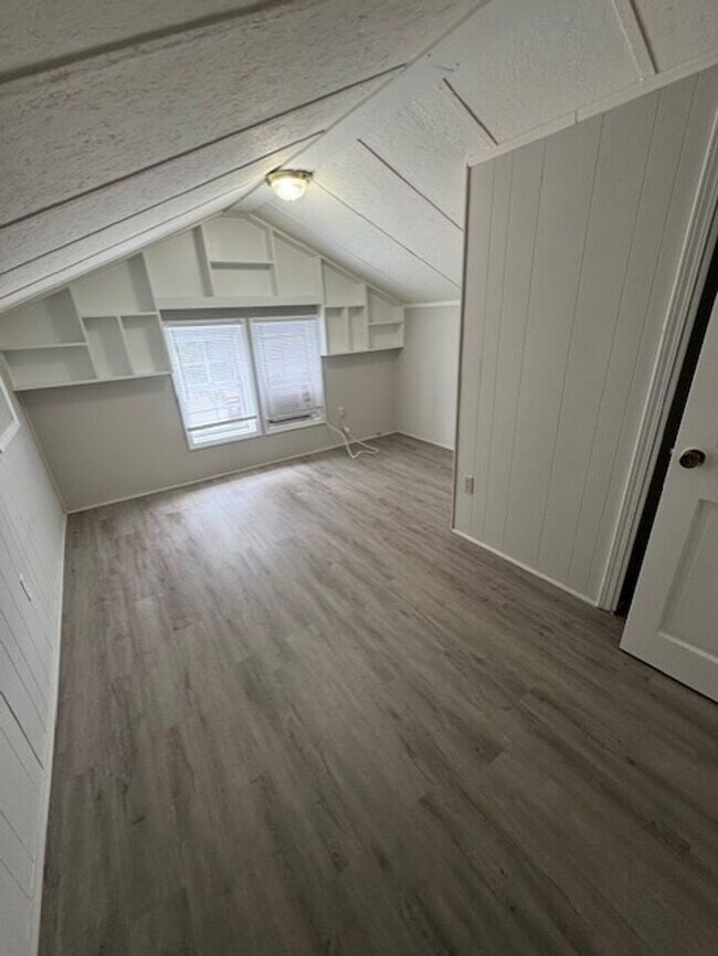 Building Photo - 477 Lucas Ct