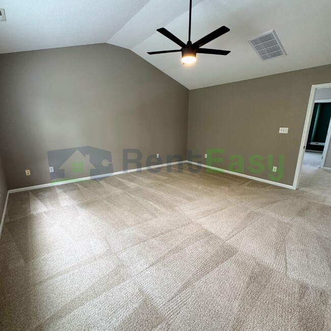 Building Photo - 1005 Silver Charm Cir