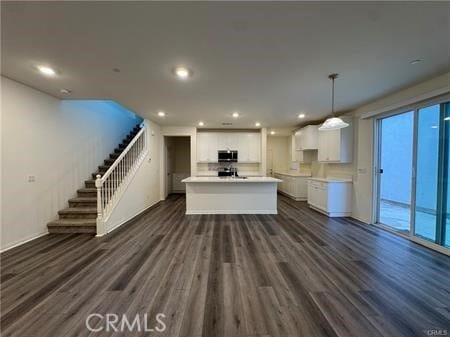 Building Photo - 5585 Valencia Dr