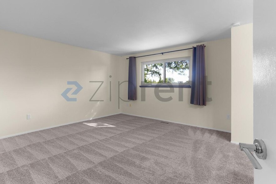 Building Photo - Unit