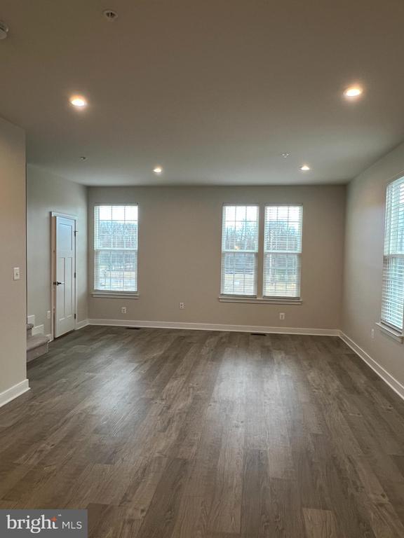 Building Photo - 1550 Adamson Wy