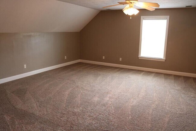 Building Photo - Evans Home * Millshaven Subdivision * Main Floor Primary