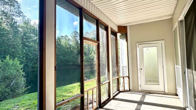 Building Photo - 3 bed/2 bath home, conveniently located in quiet Meadowfield Bluff