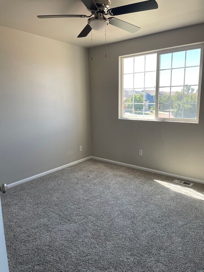 Building Photo - Renovated Home with A/C!