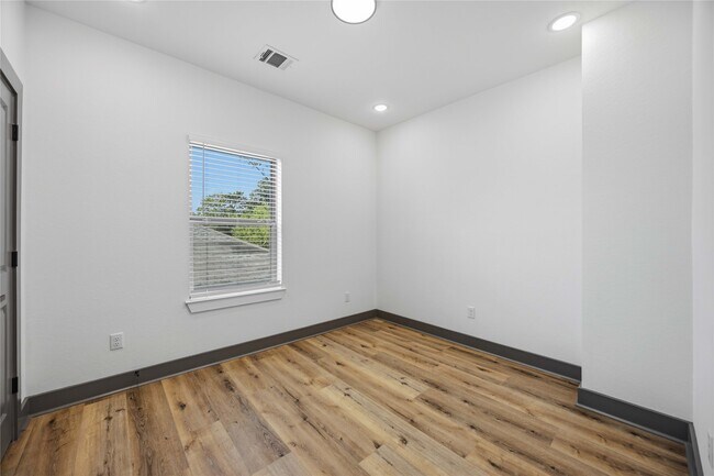 Building Photo - 7949 Attwater St