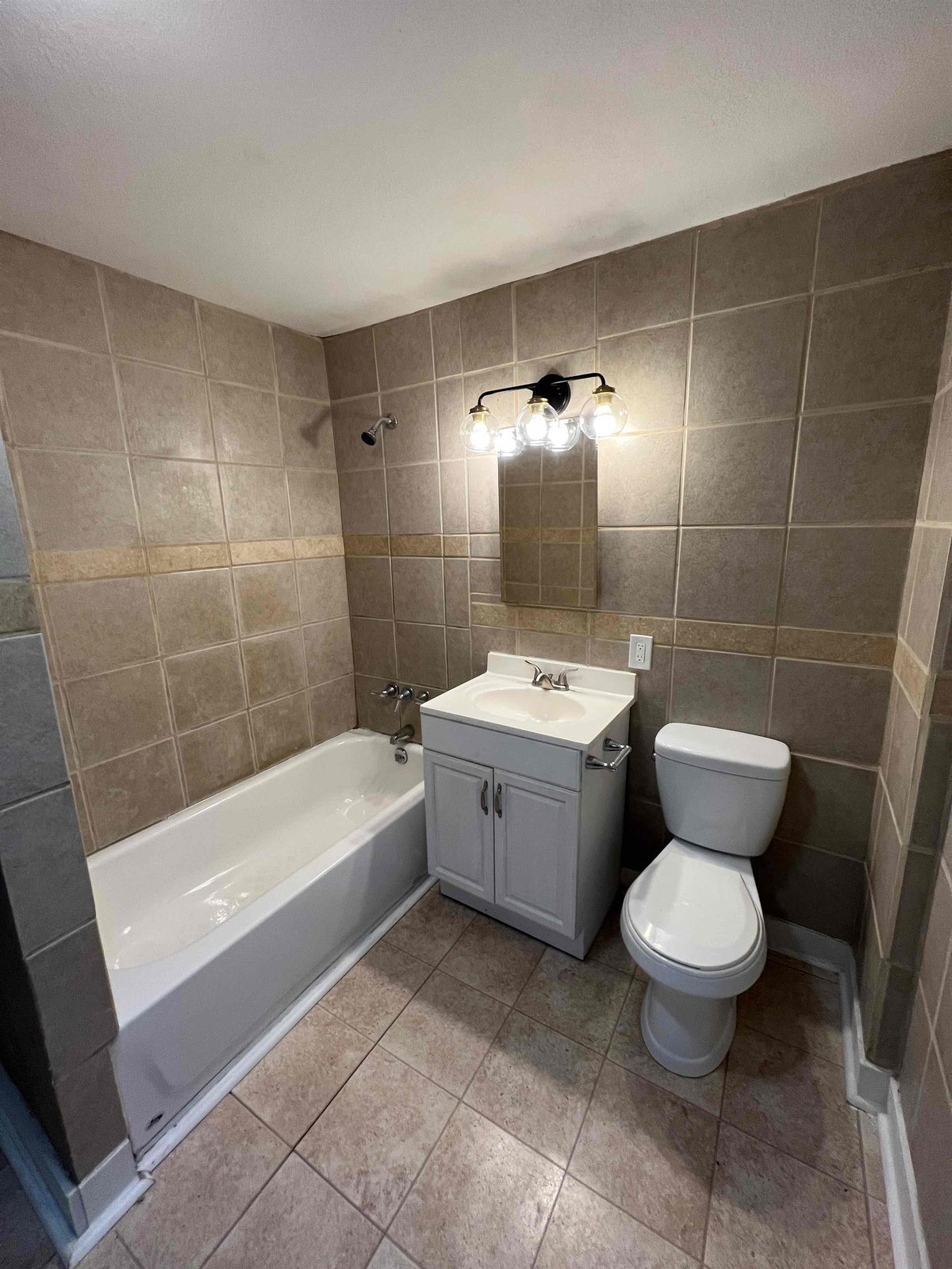 Building Photo - 400 Noble Ave