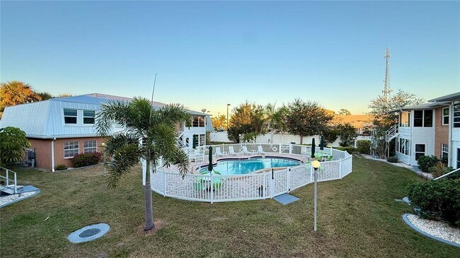 Building Photo - 22333 Edgewater Dr