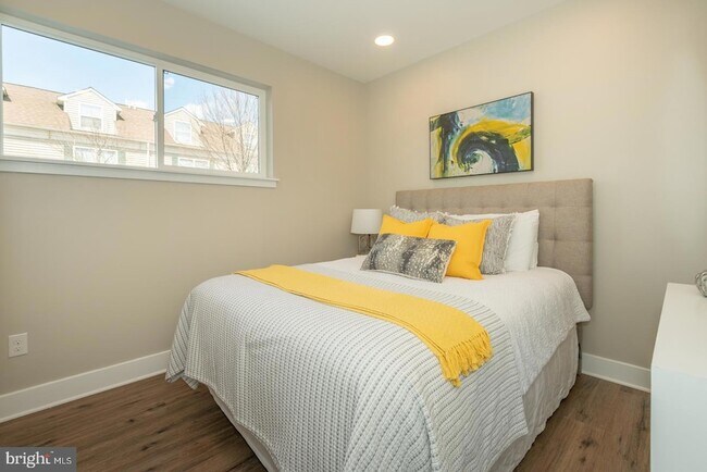 Building Photo - 2220-28 Master St