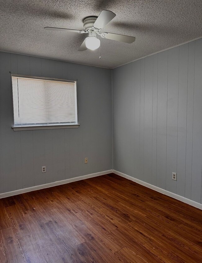 Building Photo - 1507 Bundrant Dr