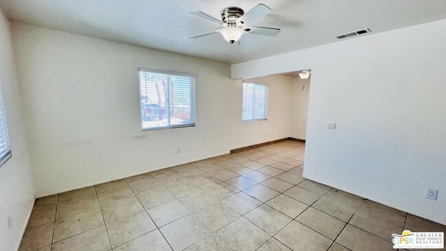 Building Photo - 38260 Charlesworth Dr