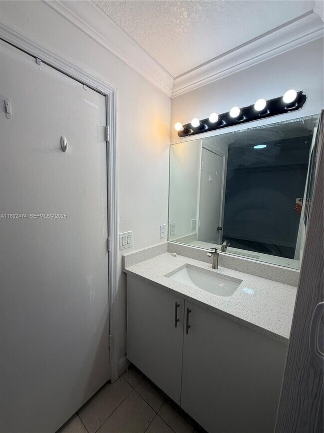 Building Photo - 1512 SE 31st Ct