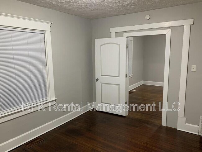 Building Photo - 802 N Gray St