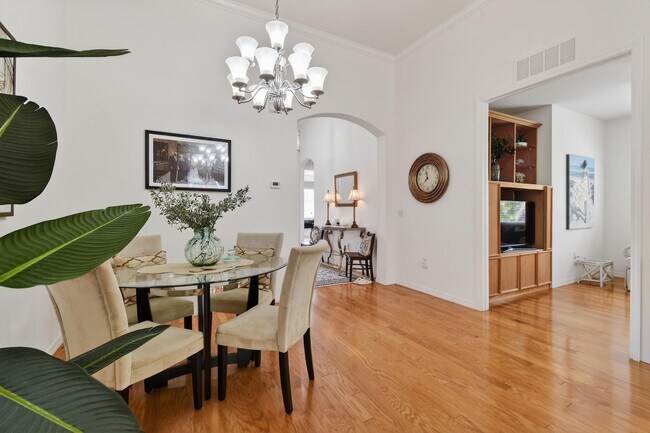 Building Photo - 425 SW Talquin Ln