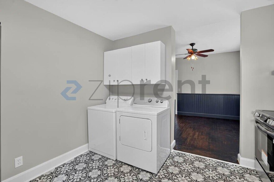 Building Photo - Unit