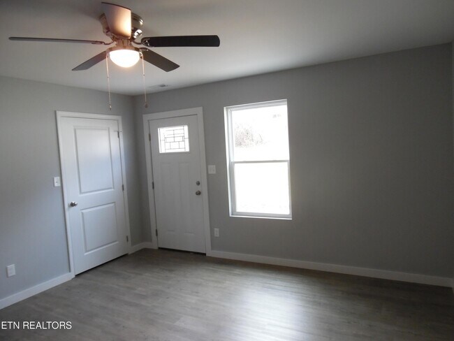 Building Photo - 3615 Lyle Ave