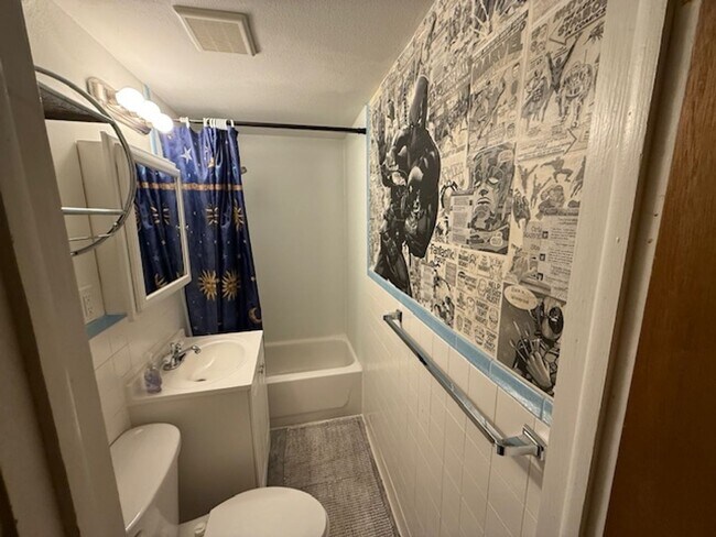 Building Photo - Close to CSU 4 Bed!