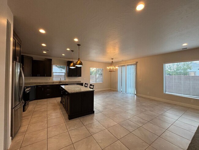 Building Photo - SPACIOUS SINGLE LEVEL HOME IN WASHINGTON F...