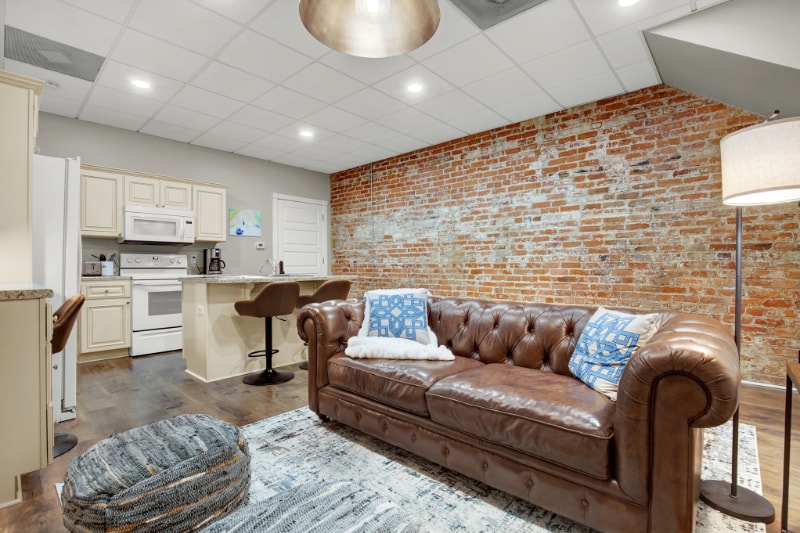 Building Photo - 210 E Waldburg St