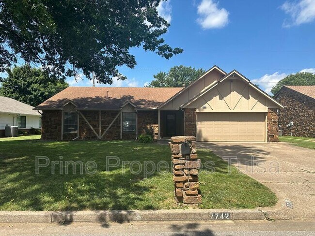 Primary Photo - 7742 S 72nd E Pl