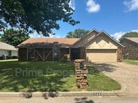 Building Photo - 7742 S 72nd E Pl