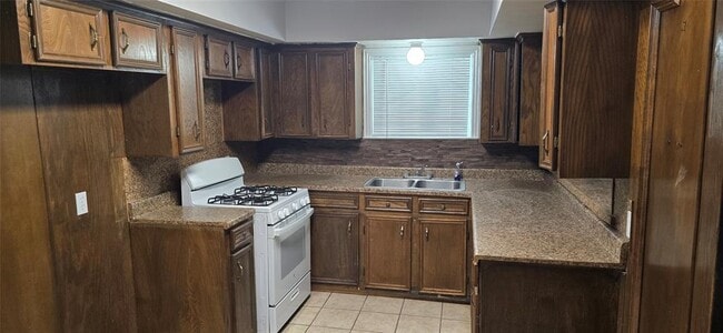 Building Photo - 6142 Beldart St