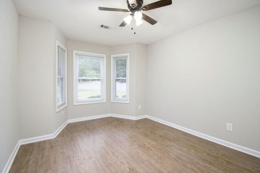 Building Photo - 140 Crabtree Dr