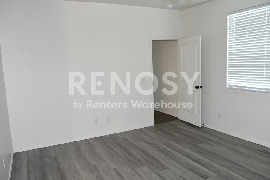 Building Photo - 9449 W Montecito Ave