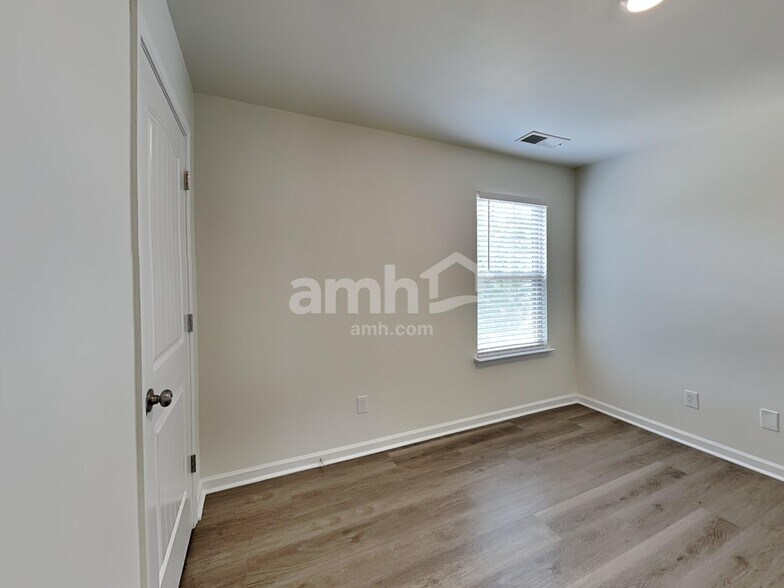 Building Photo - 231 Bandelier Cir