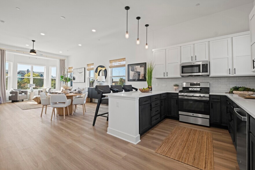 Building Photo - 445 SW Longview Blvd