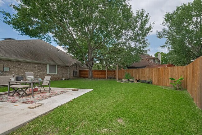 Building Photo - 4502 Twin Elm Dr