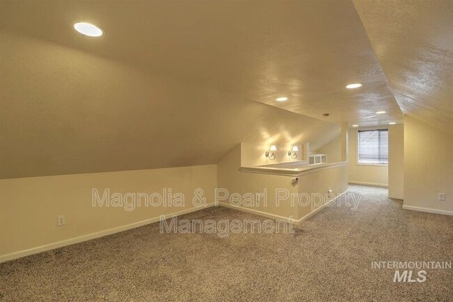 Building Photo - 104 S Olive St
