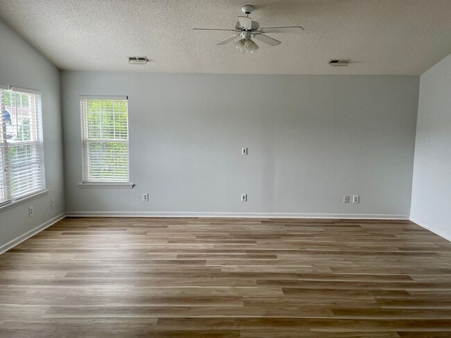 Building Photo - 2 Bedroom 2 Bath  with Flex Room, located in Saltaire Village