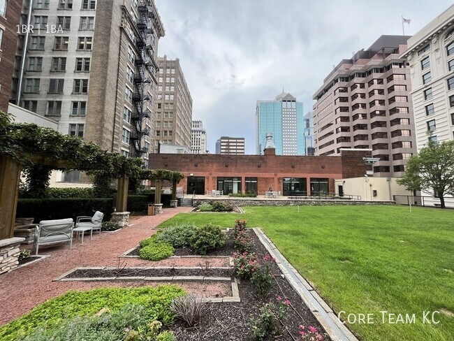 Building Photo - 929 Walnut-03