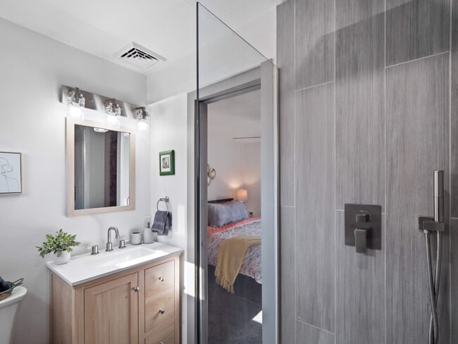 Building Photo - 432 N Firestone Blvd